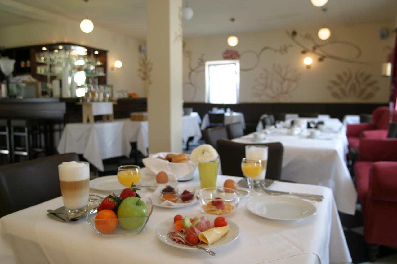 Hotel Zum Roessel Kandel Ngoại thất bức ảnh